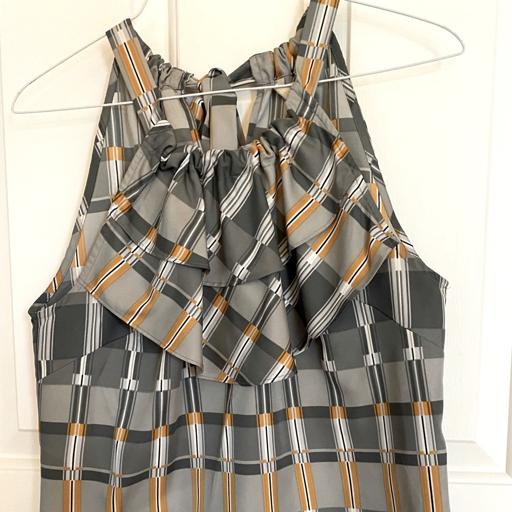 Sleeveless Banana Republic blouse with ruffle & tie
